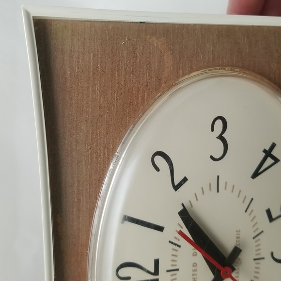 Mid Century General Electric Electric Wall Clock - Picture 11 of 17